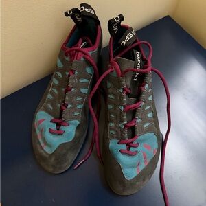 La Sportiva Tarantulace climbing shoes women's